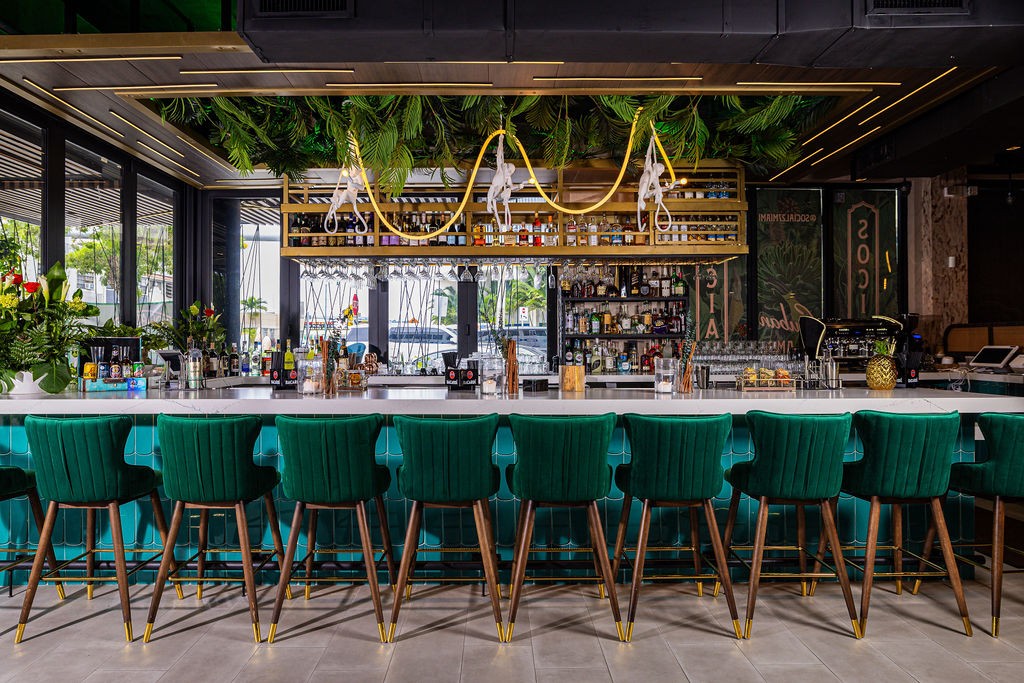 TechoLED Flex Series: A seamless, diode-free rope light that bends and weaves in 3D space. Available in pliable or non-pliable versions for indoor use. In this case in a bar